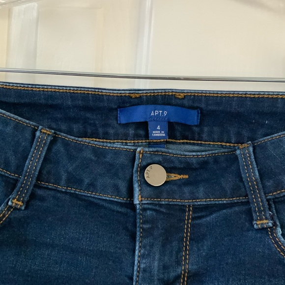 Apt. 9 Jean Shorts Size 4 - Picture 3 of 3